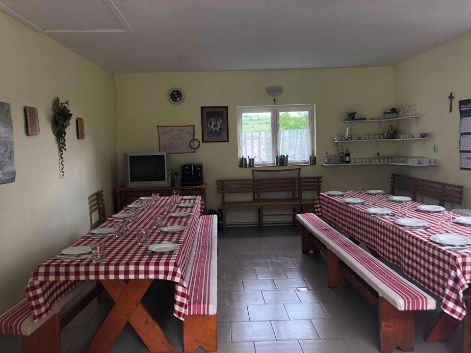 Balazs Vendeghaz Aparthotel Lupeni  Buitenkant foto
