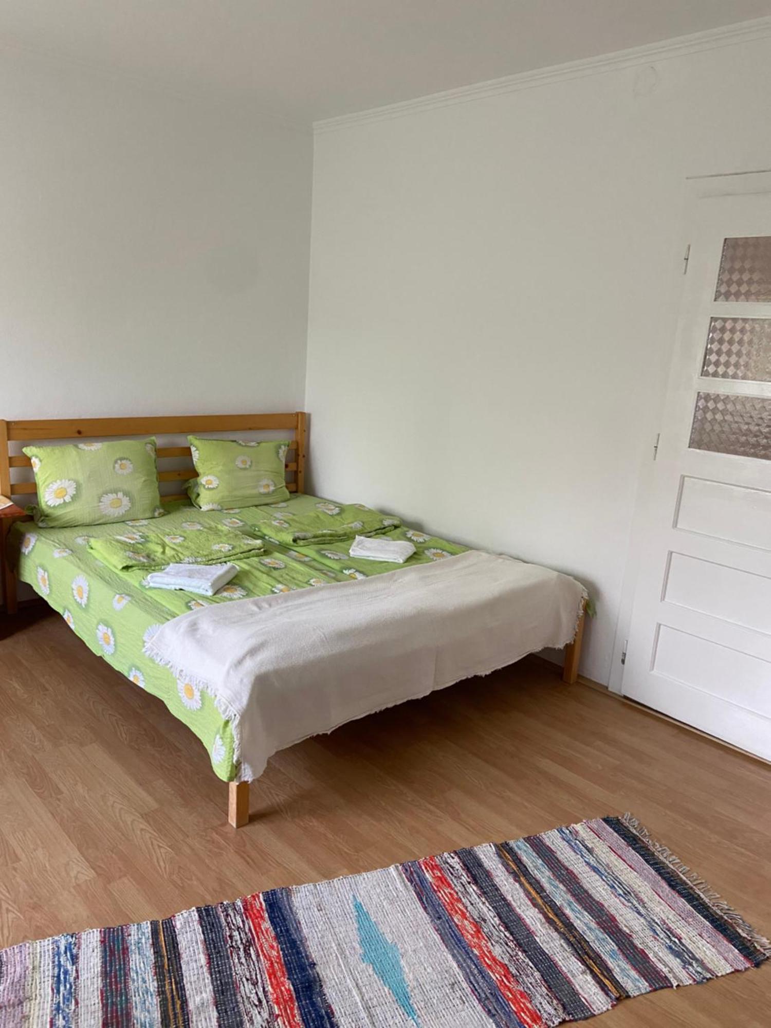 Balazs Vendeghaz Aparthotel Lupeni  Buitenkant foto